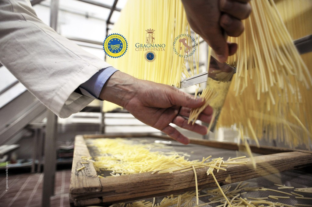 traditionelle Handarbeit bei Pastificio Carmiano