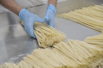 pasta aus Hartweizengrieß & mit Ei